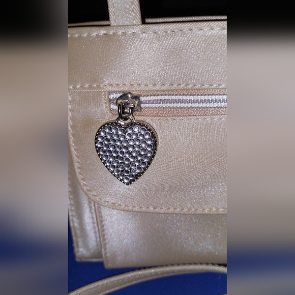 SOLD-Small crossbody bag. Lots of compartments, smoke free home - Picture 2 of 12